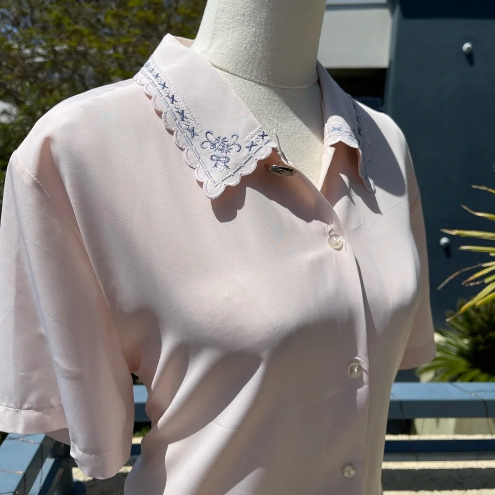 Dainty Vintage Embroidered Blouse - Picture 2 of 7